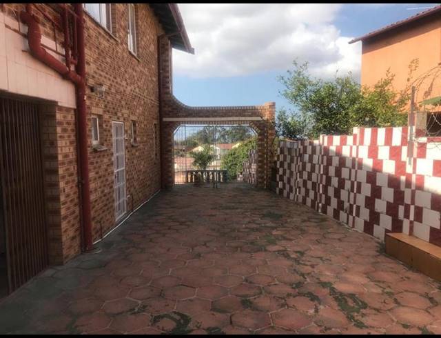 3 BEDROOM HOUSE FOR SALE IN MONTFORD